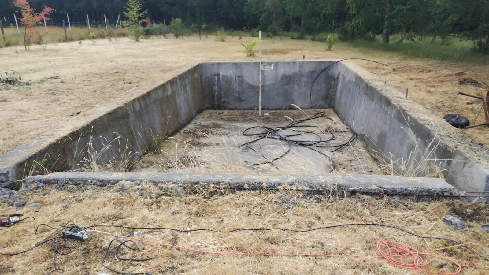 Excavación del terreno para la piscina