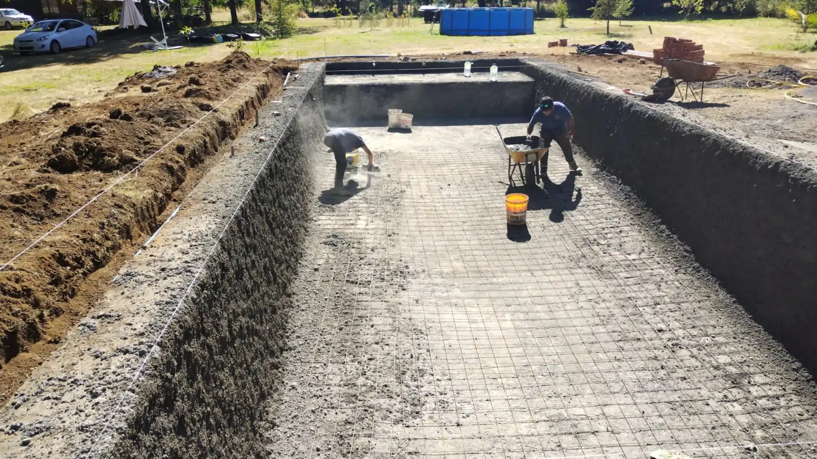 Enfierradura y hormigonado de la estructura de la piscina