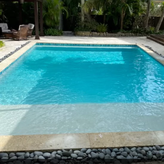 Piscina residencial terminada en Las Condes
