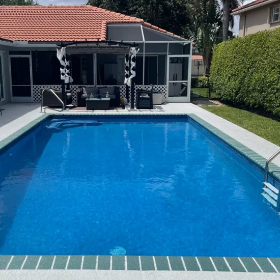 Piscina residencial terminada en Vitacura